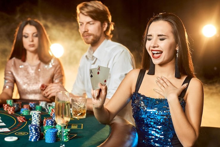 Segmen roda dengan label payout jelas di fomo19 slot Tampilan roda dengan segmen berwarna dan label payout